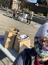 Katie Dahl ‘05 M.A. and volunteers prepare to distribute face masks outside Calvary Lutheran Church.